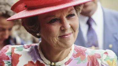 Van informeel naar professioneel: hoe koningin Beatrix het koningshuis hervormde