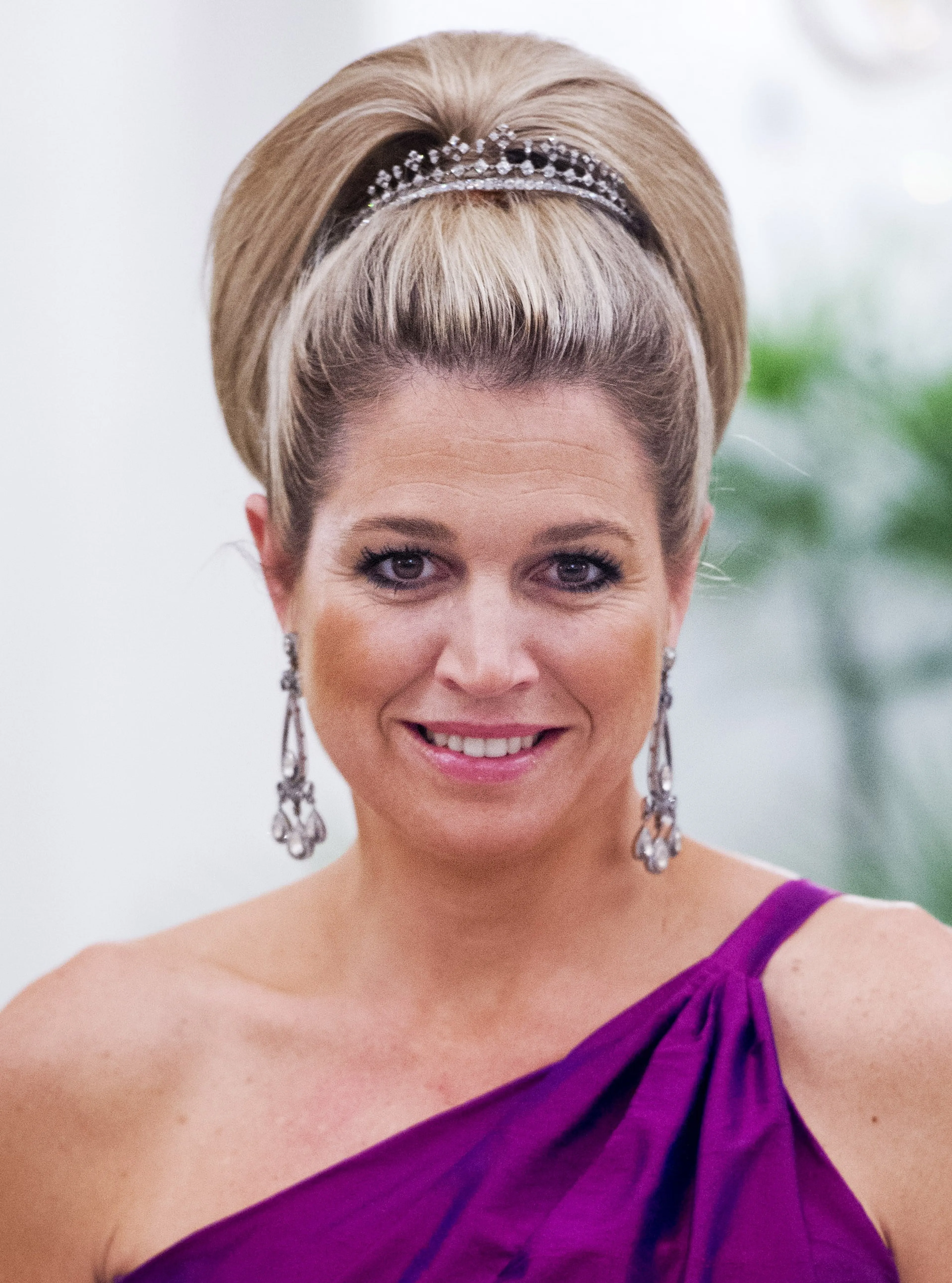 Prinses Máxima draagt de diamanten haarkam als diadeem.