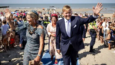 Koningin in de spotlights, hofdames in de schaduw: de onmisbare rechterhanden van Máxima