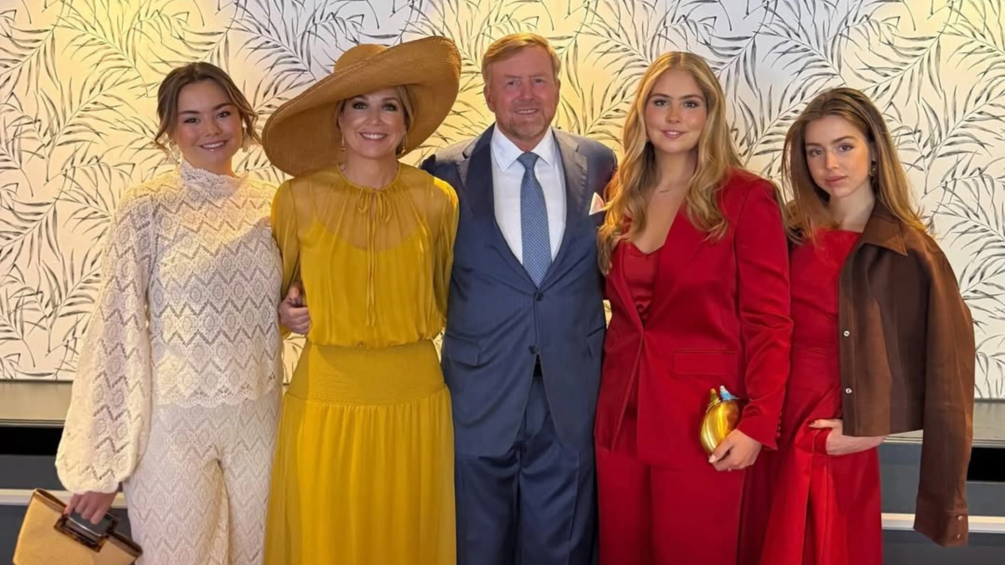 Wat dragen koningin Máxima en de prinsessen op Koningsdag?