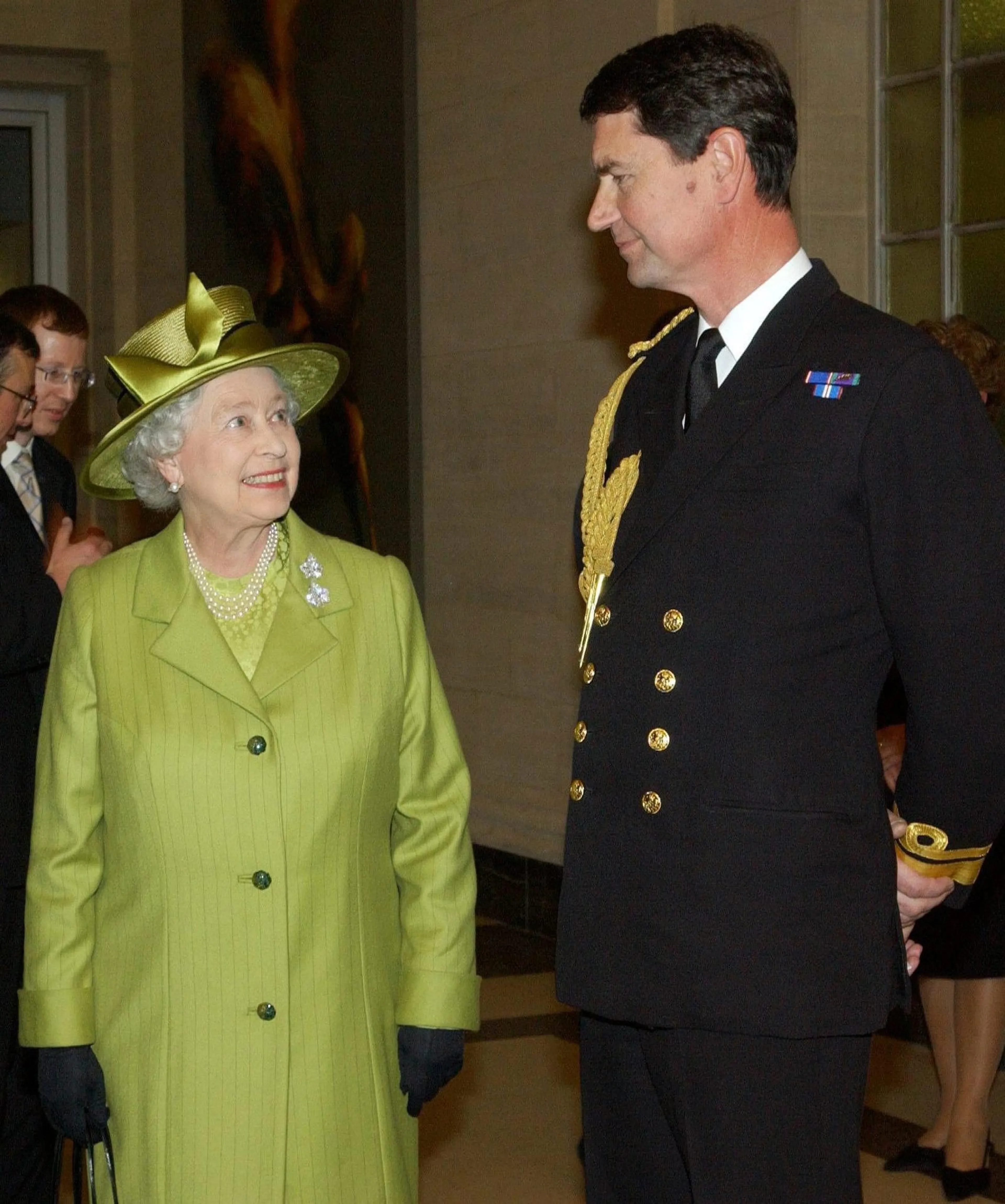Timothy Laurence met koningin Elizabeth (2004).