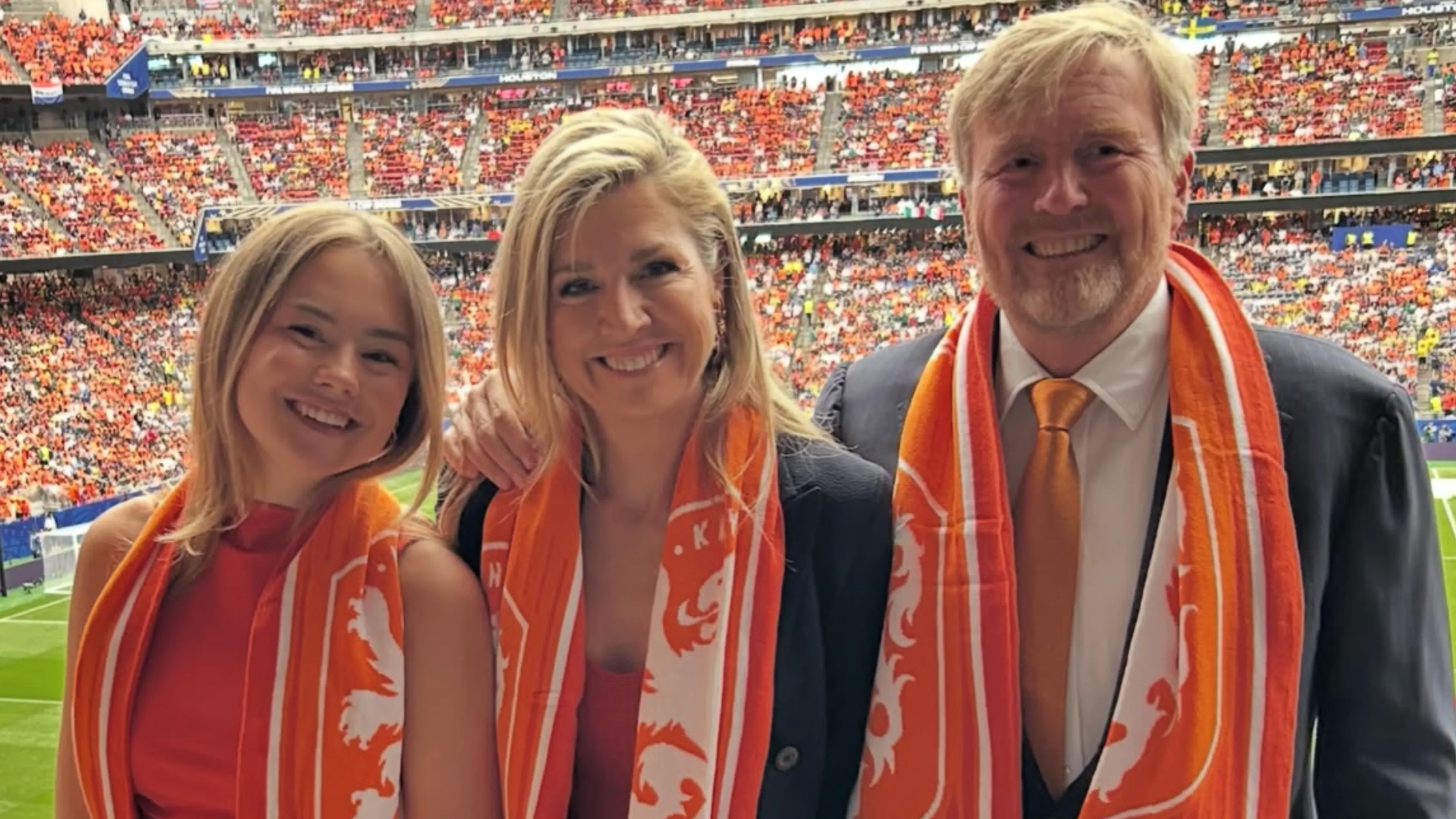 Koningspaar en Ariane juichen Oranje naar de winst