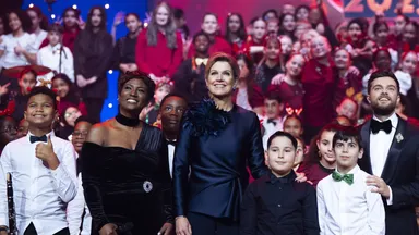 Koningin Máxima geniet van muzikale kerstshow in Breda