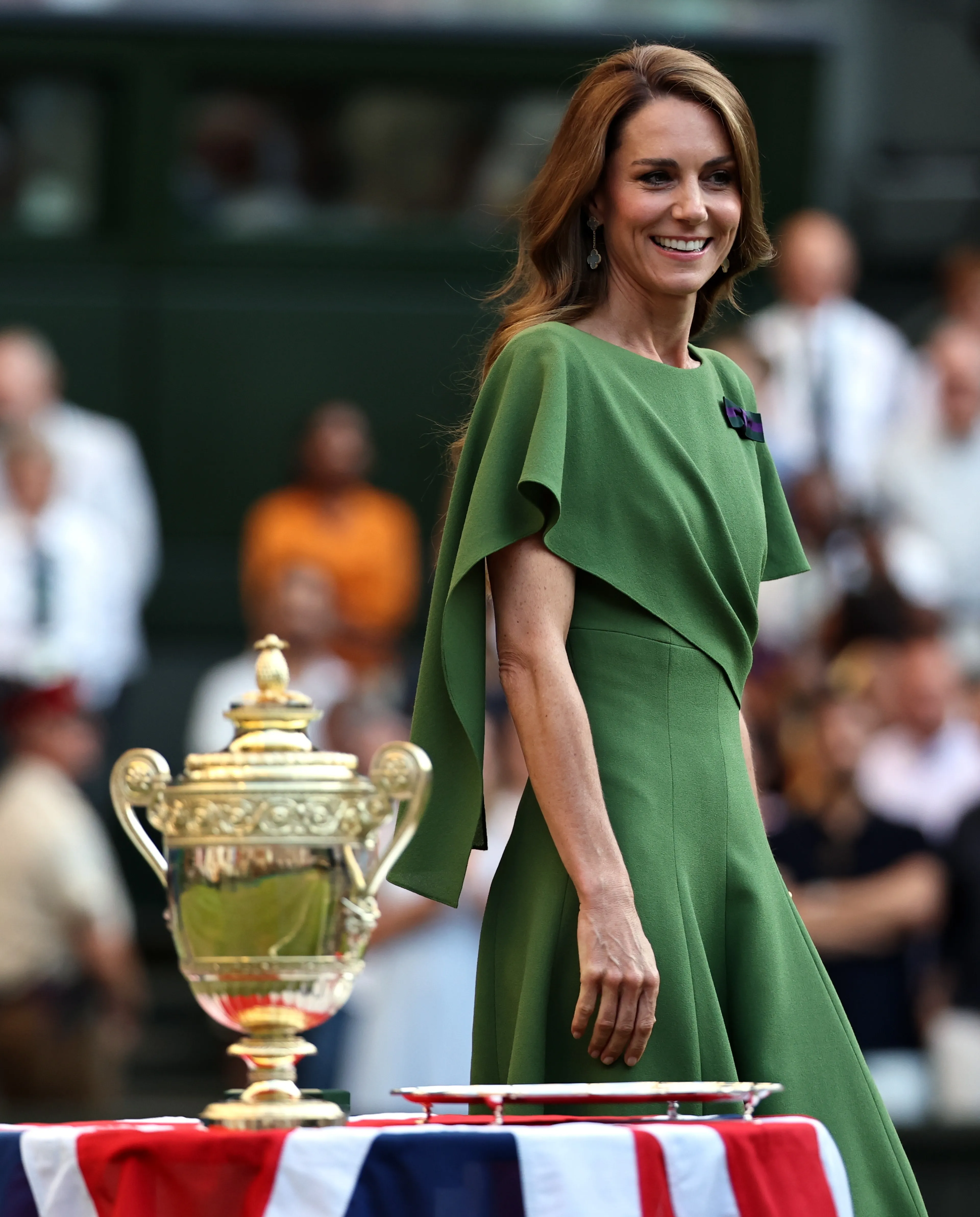 Catherine, de prinses van Wales draagt een japon van Emilia Wickstead.