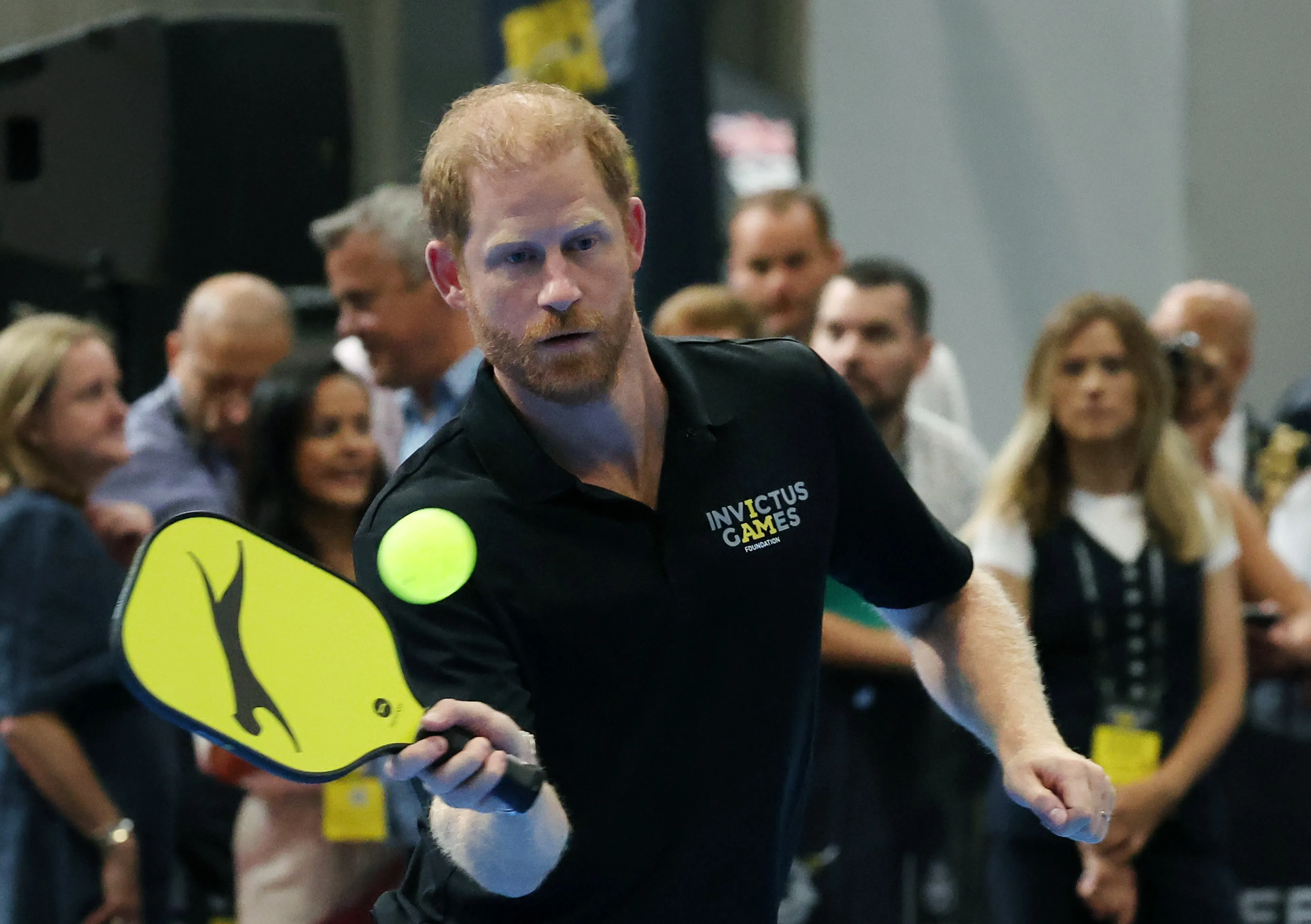 Harry aan het tennissen (2026).