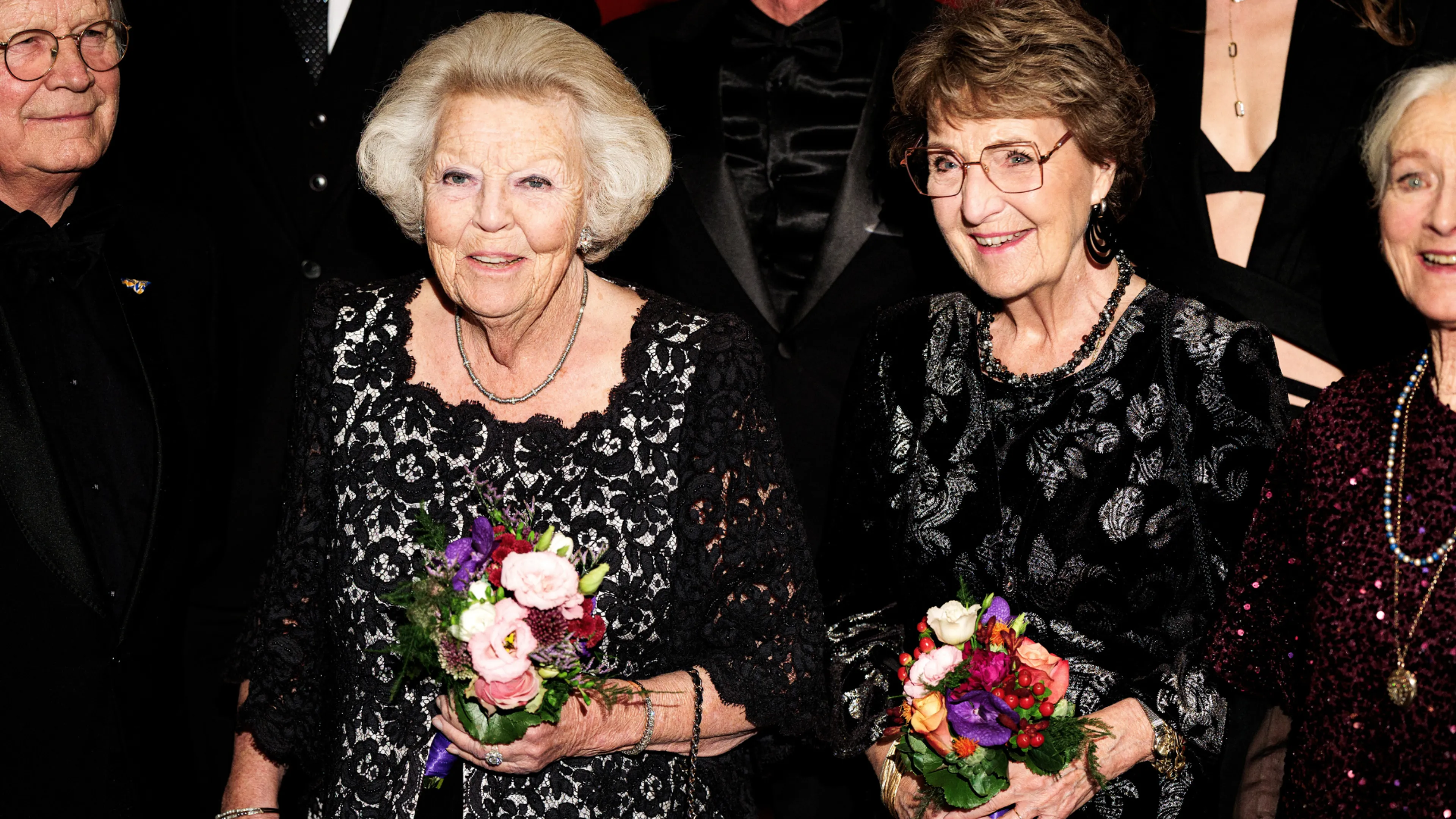 Avondje uit voor de zussen prinses Beatrix en prinses Margriet