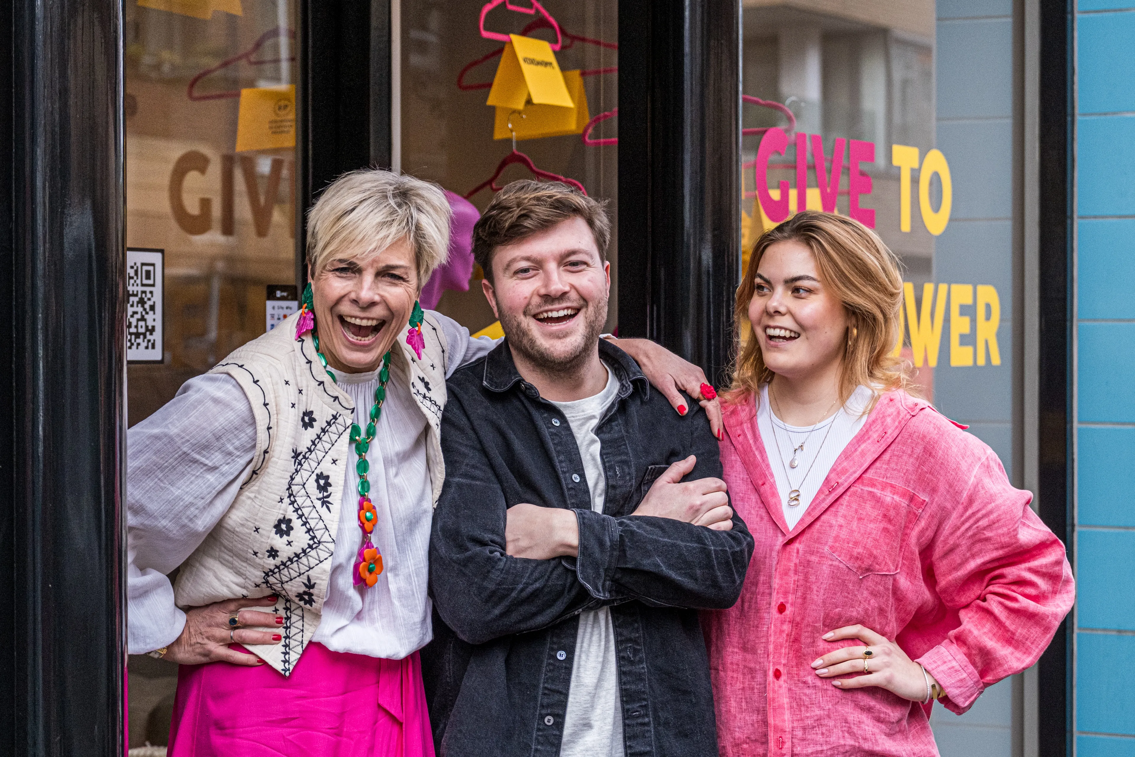 Prinses Laurentien en gravin Eloise voor hun kledingwinkel (2024).