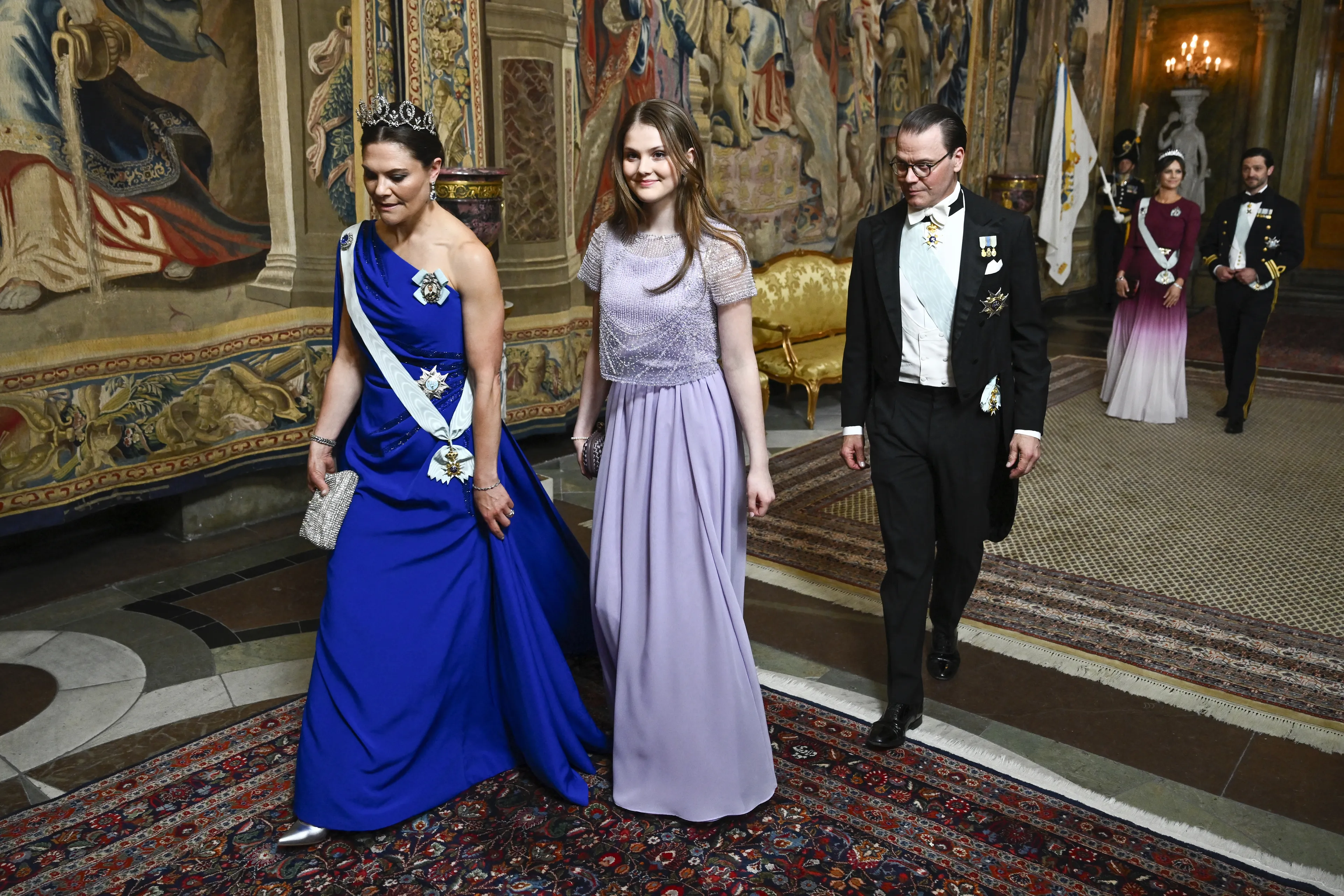 Prinses Victoria, prinses Estelle en prins Daniel arriveren bij het galadiner (2026).