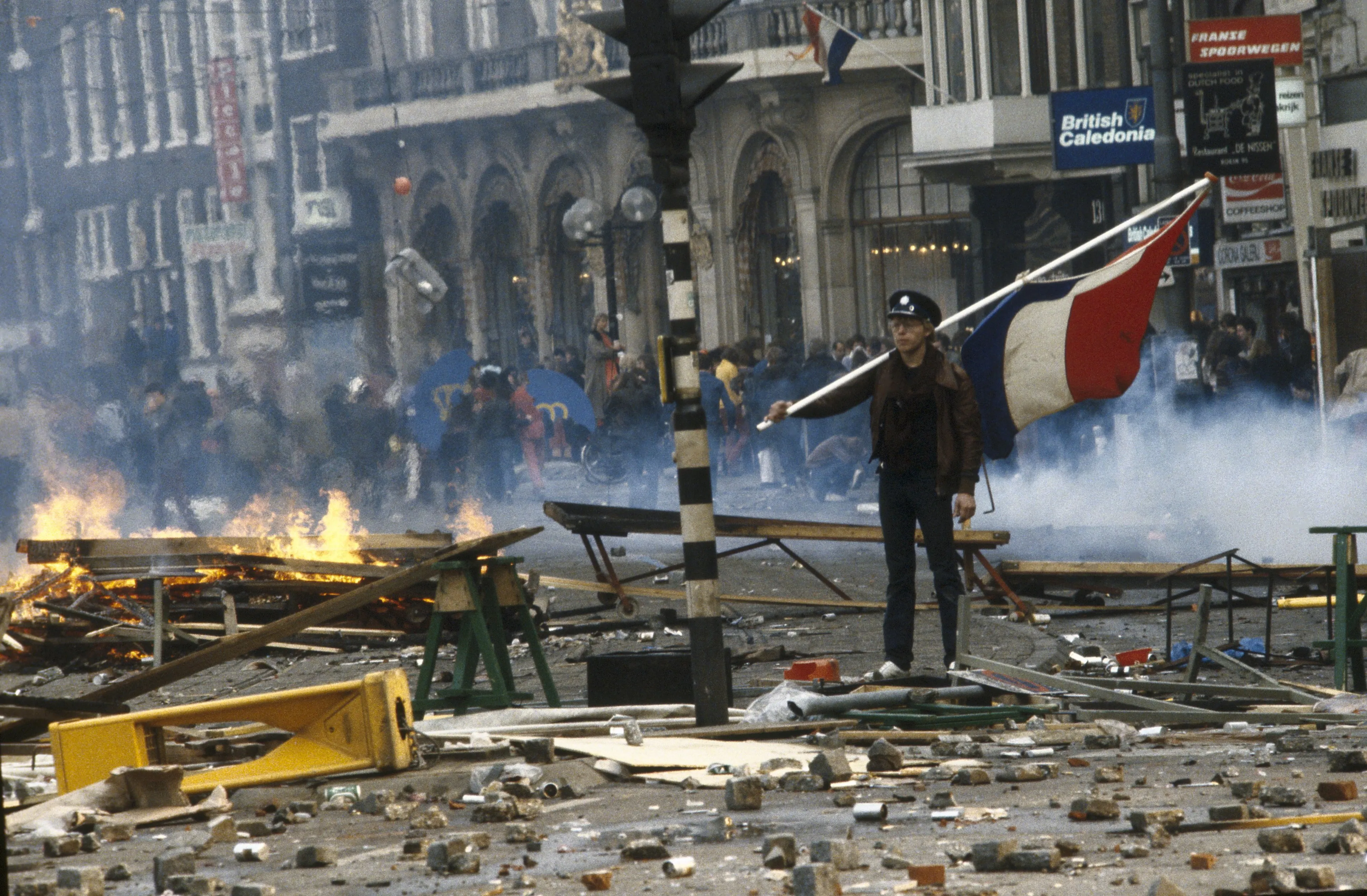 De ravage in de stad tijdens de rellen.