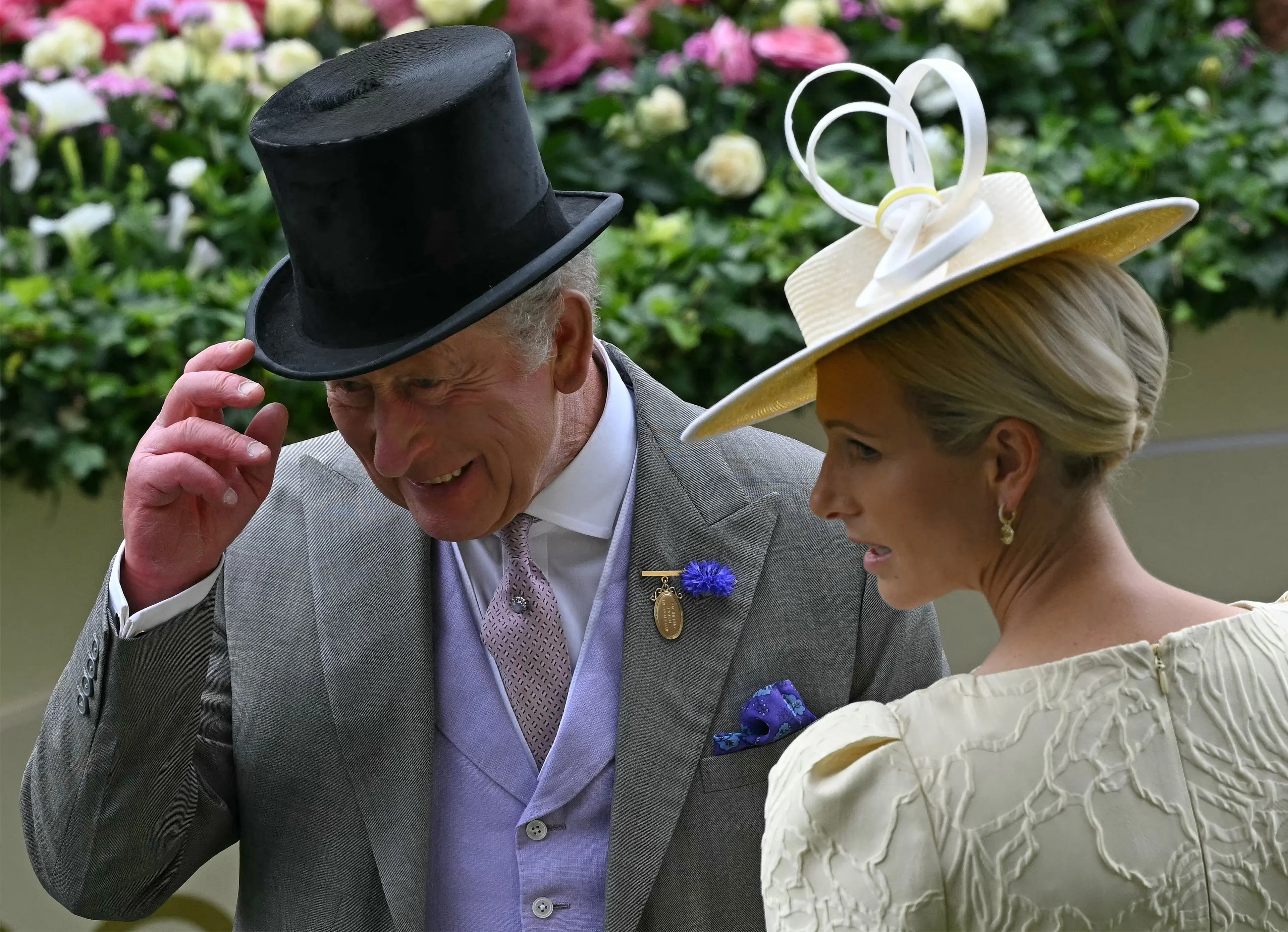 Koning Charles en Zara Tindall.