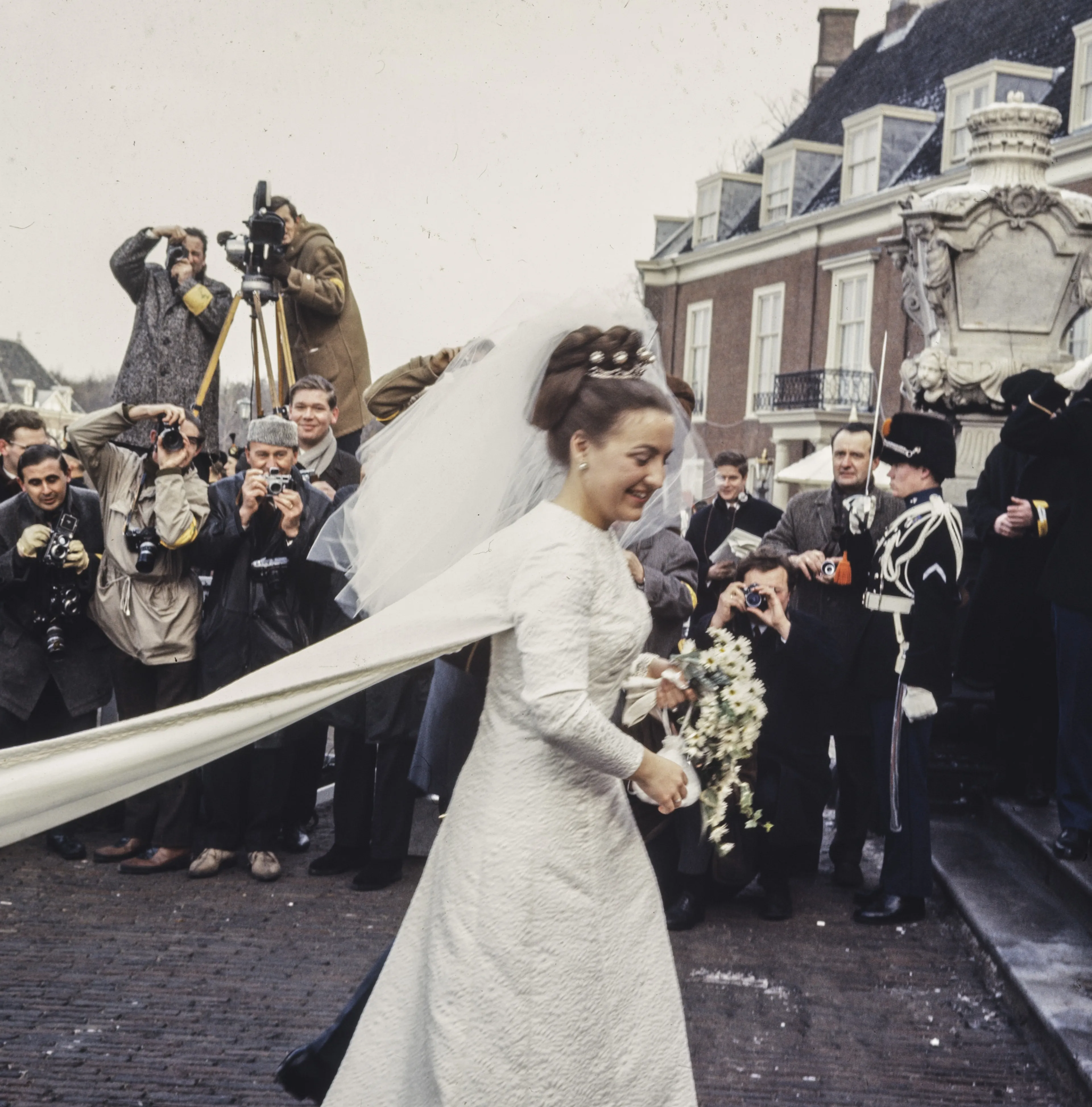 De jurk droeg ze bij haar huwelijk in 1967.