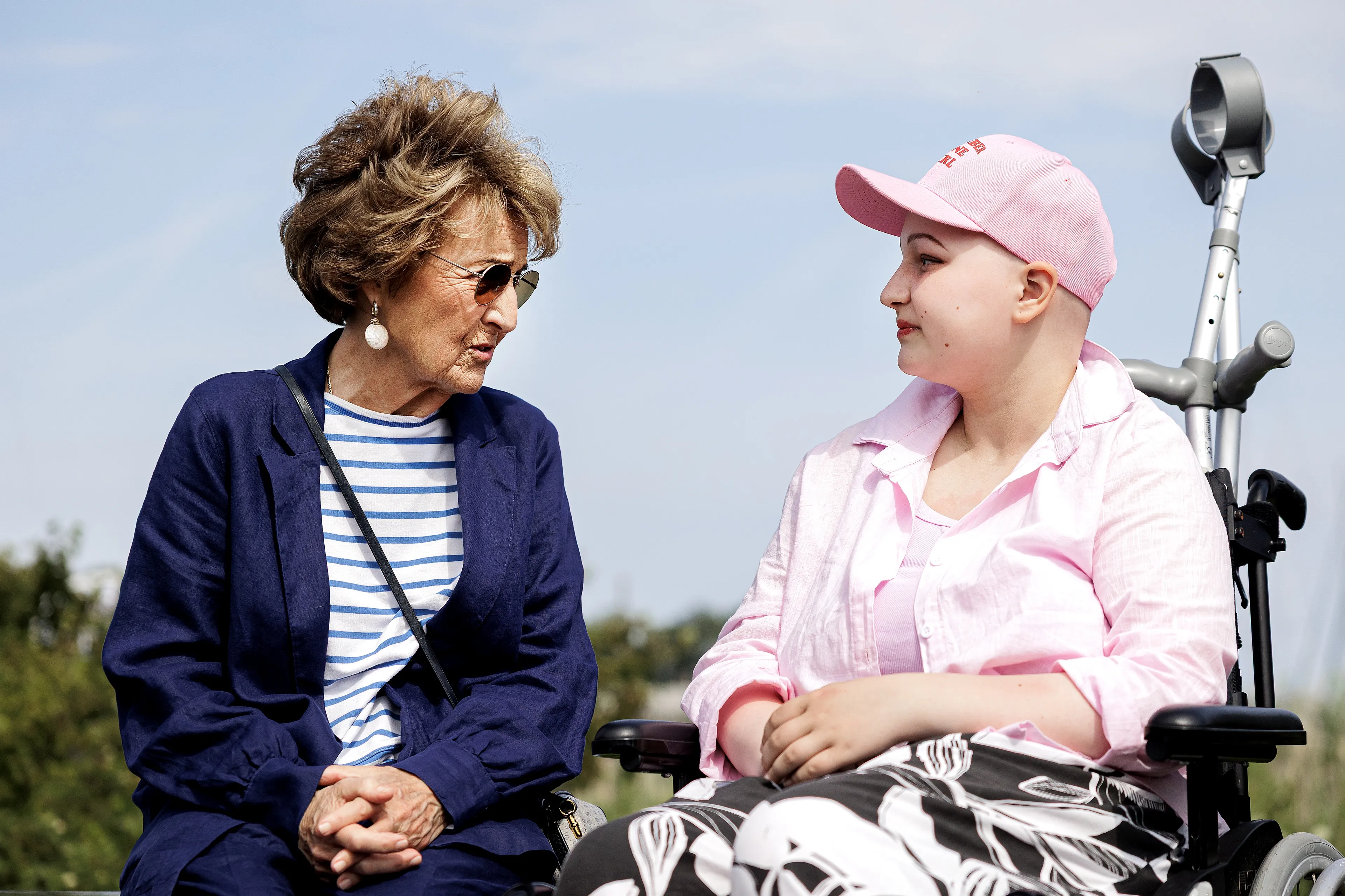 Prinses Margriet bezoekt zeilkamp voor zieke kinderen: 'Ze kunnen gewoon weer kind zijn'