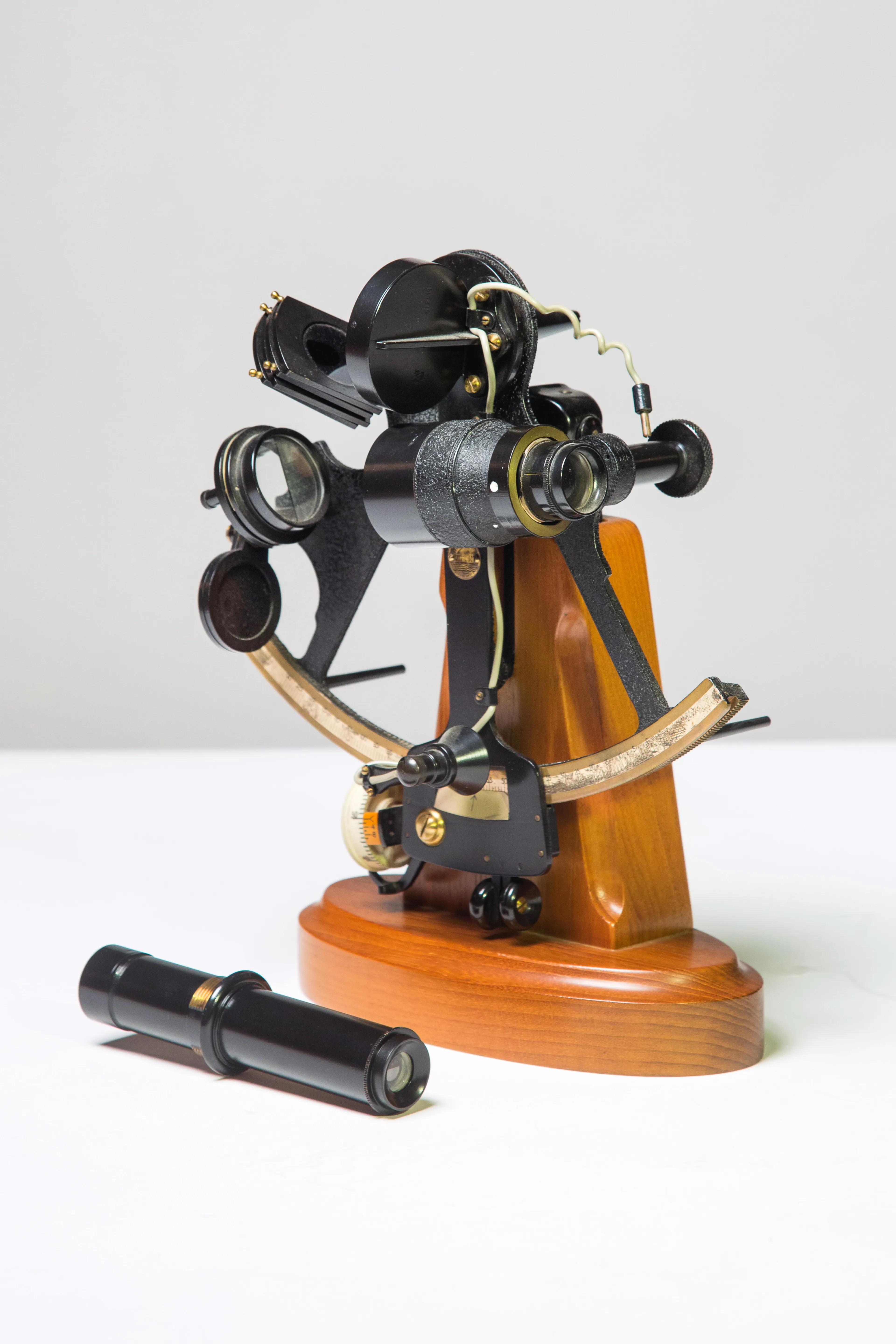 De sextant (navigatie-instrument) die Willem-Alexander gebruikte tijdens zijn dienstplicht bij de Koninklijke Marine.