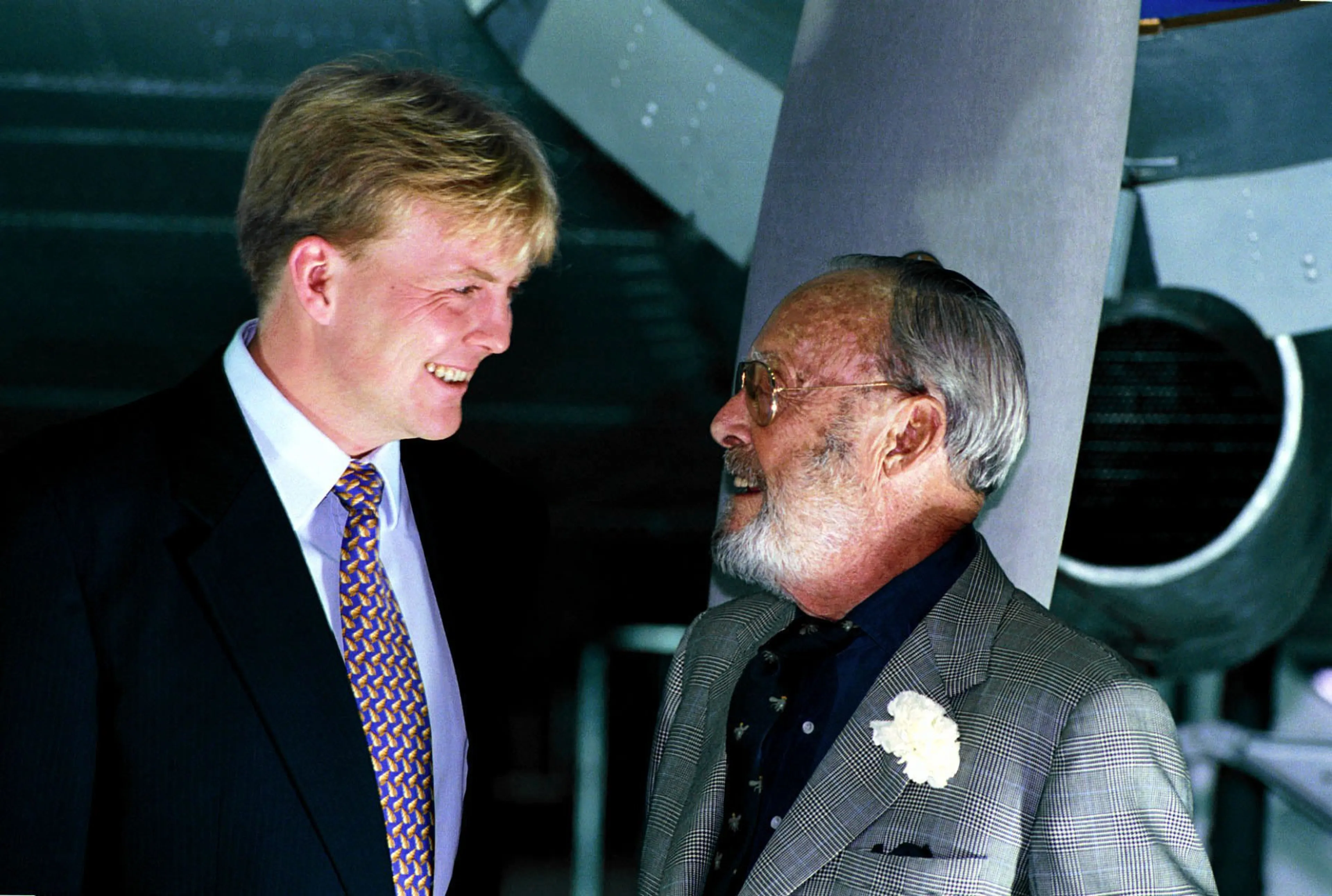 Een gedeelde passie voor vliegen: de band tussen koning Willem-Alexander en prins Bernhard