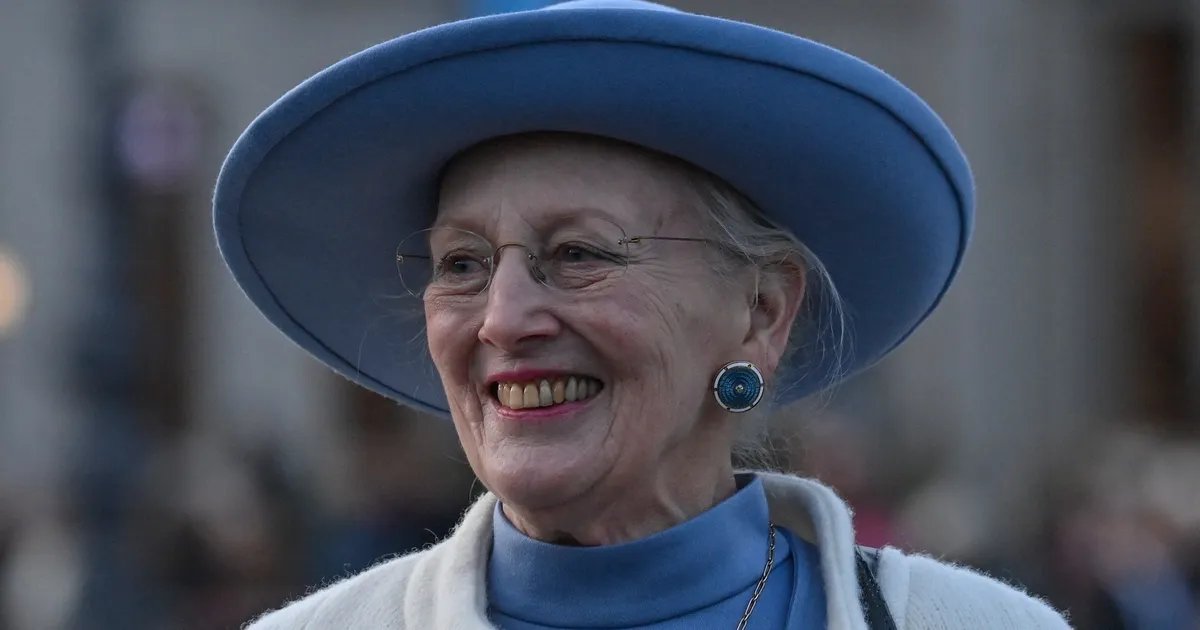 Margrethe ziet haar bijzondere creatie tijdens kerkdienst - Blauw Bloed