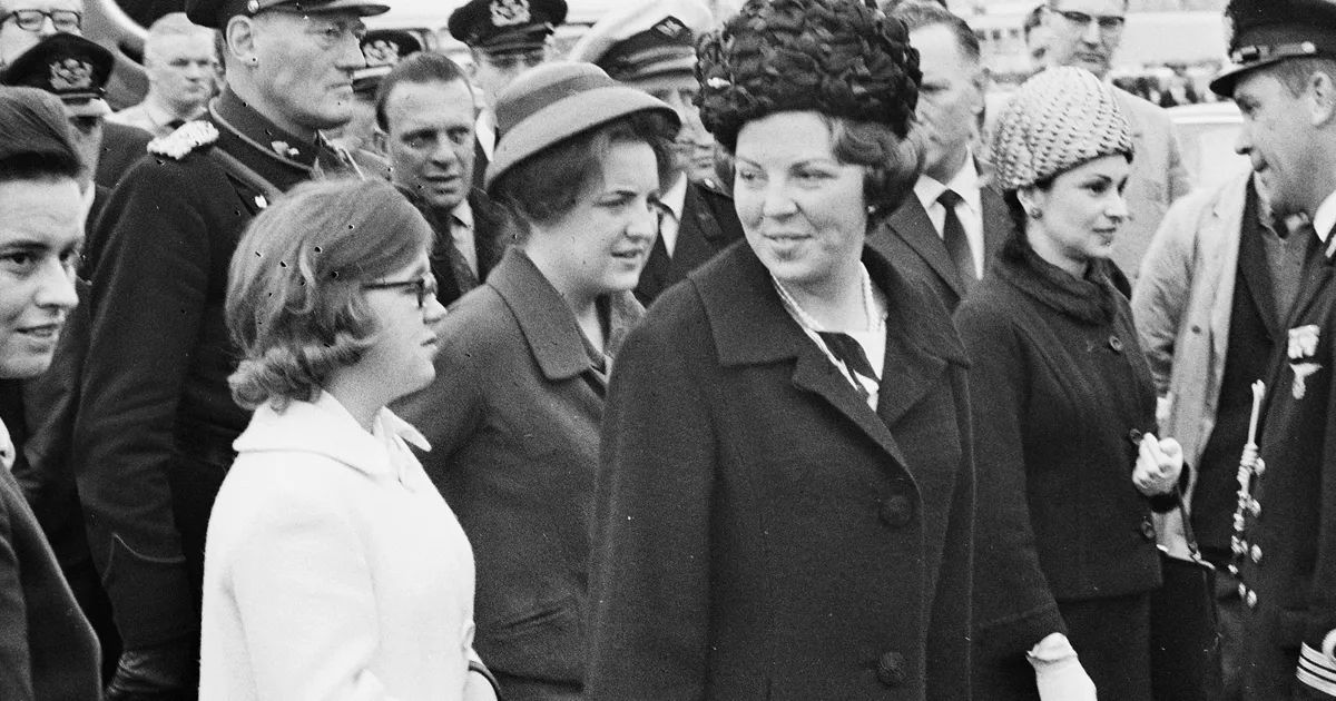 Prinses Christina wilde weg van haar "bemoederende" zussen - Blauw Bloed