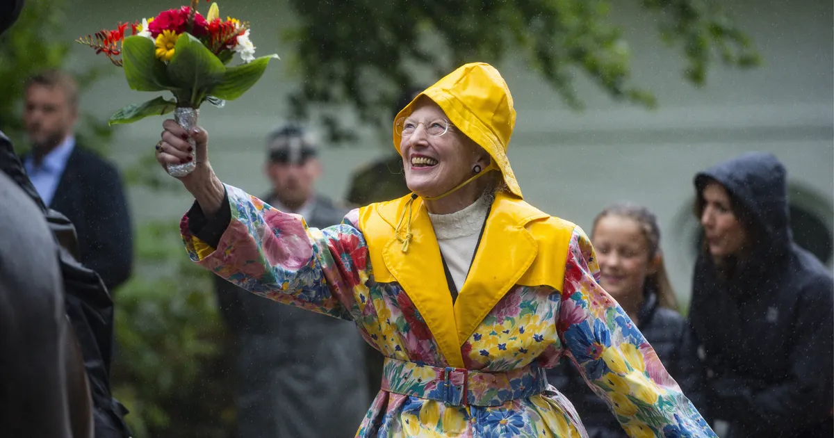 Mode-overzicht: de kleurrijke stijl van koningin Margrethe - Blauw Bloed