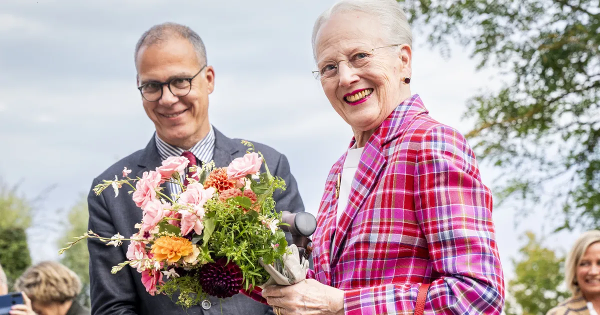Koningin Margrethe weer thuis na verblijf in ziekenhuis - Blauw Bloed