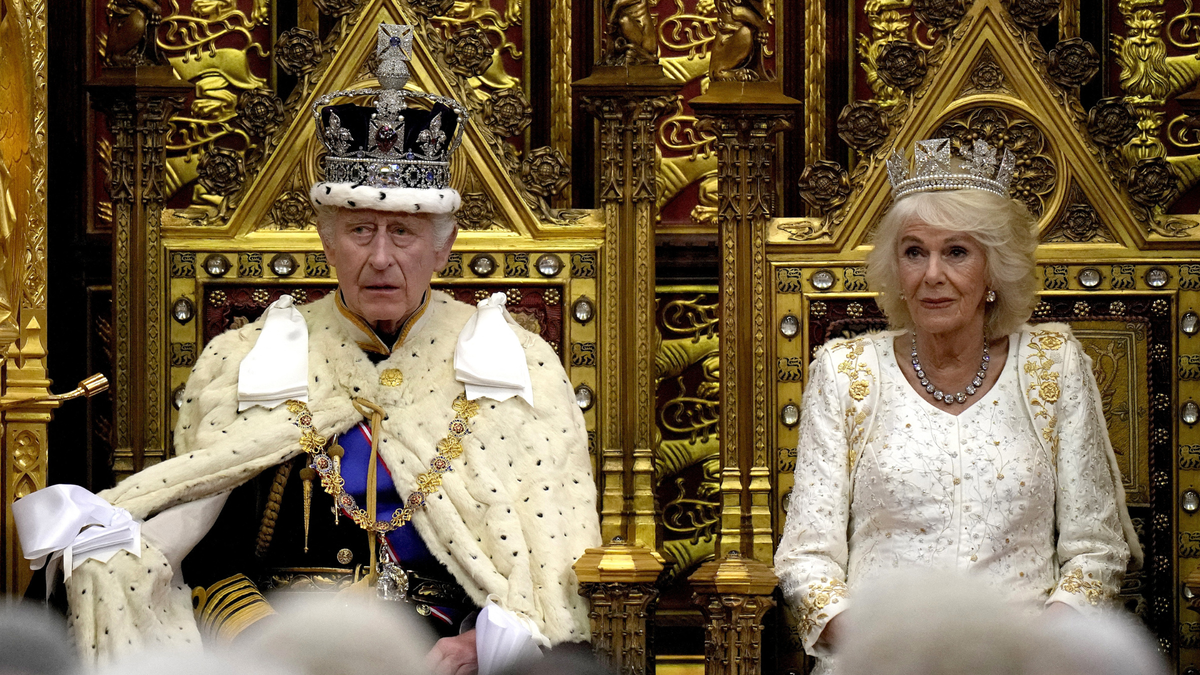 Demonstranten en diademen: alles over Charles' eerste troonrede als koning