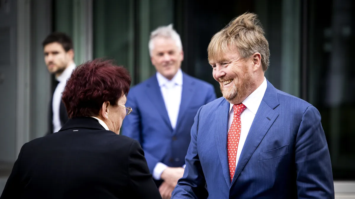 Zo spreek je koning Willem-Alexander op de juiste manier aan - Blauw Bloed