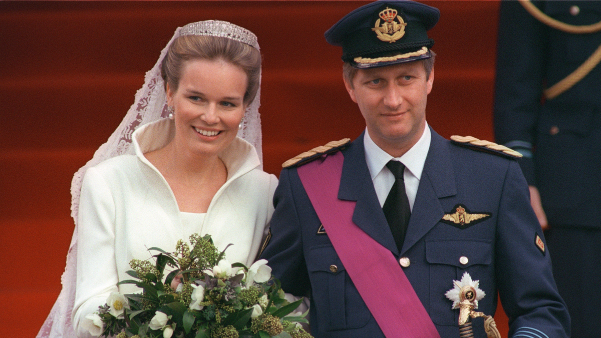 Het verhaal achter de trouwjurk van koningin Mathilde