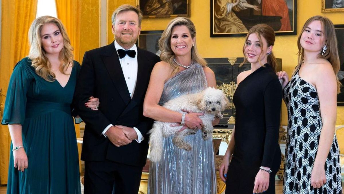 The royal family shines in the new photo with the dog Mambo