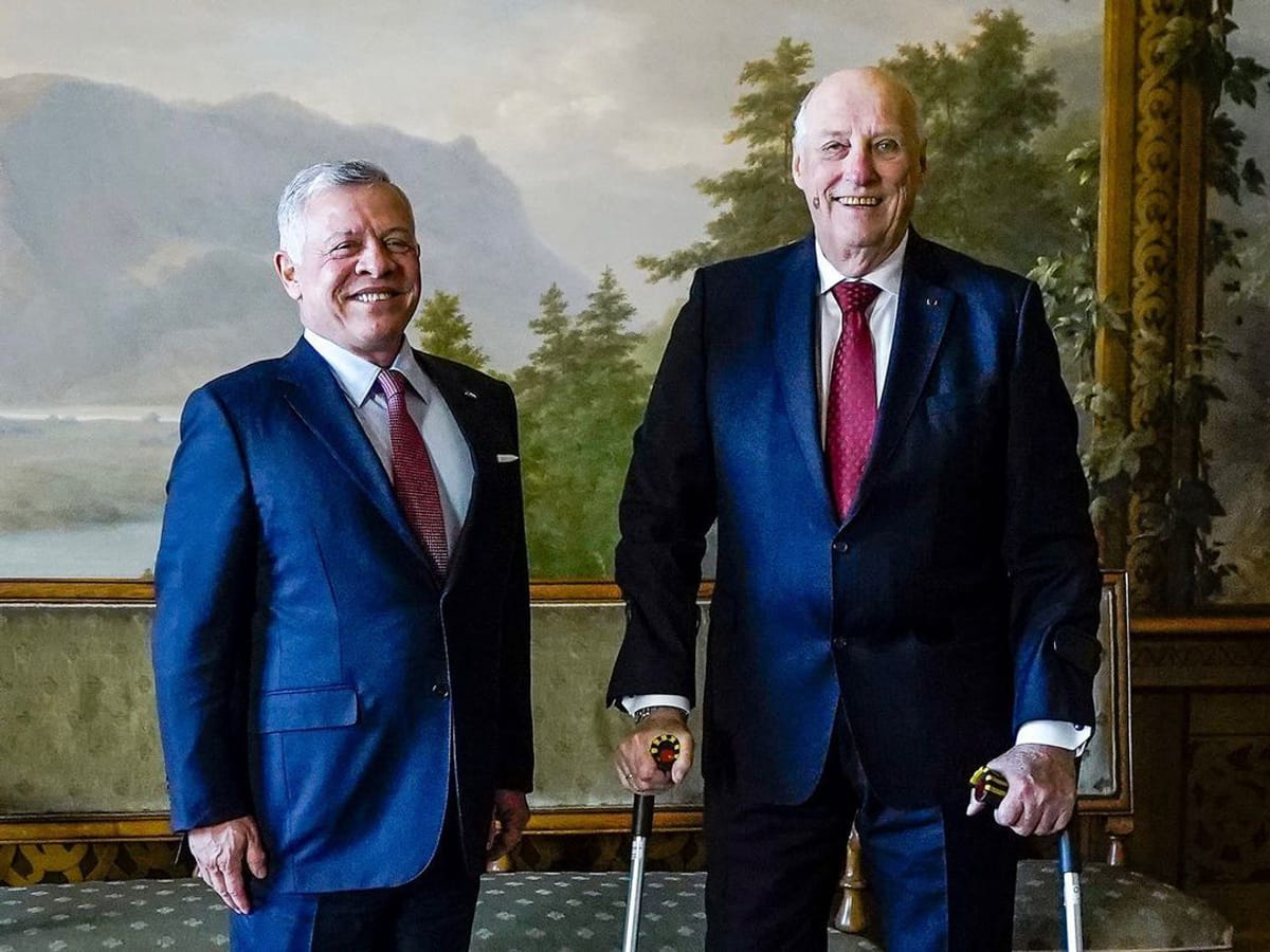 Hoog bezoek voor Noors koningspaar - Blauw Bloed