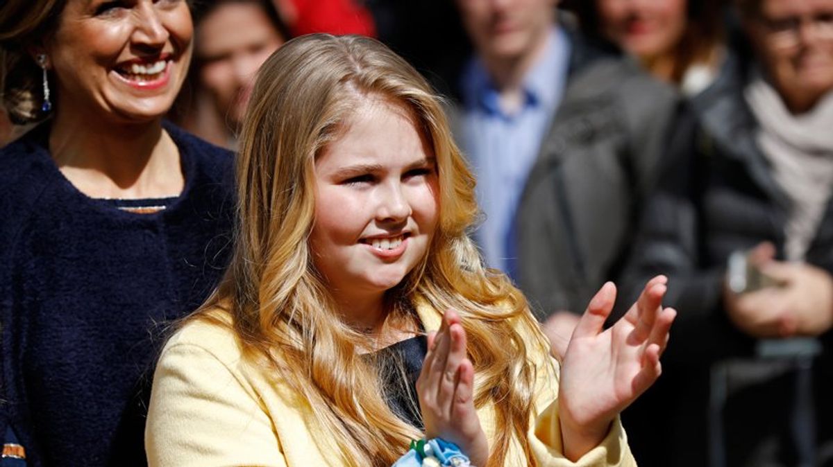 Prinses Amalia Draagt Mantel Van Zara - Blauw Bloed