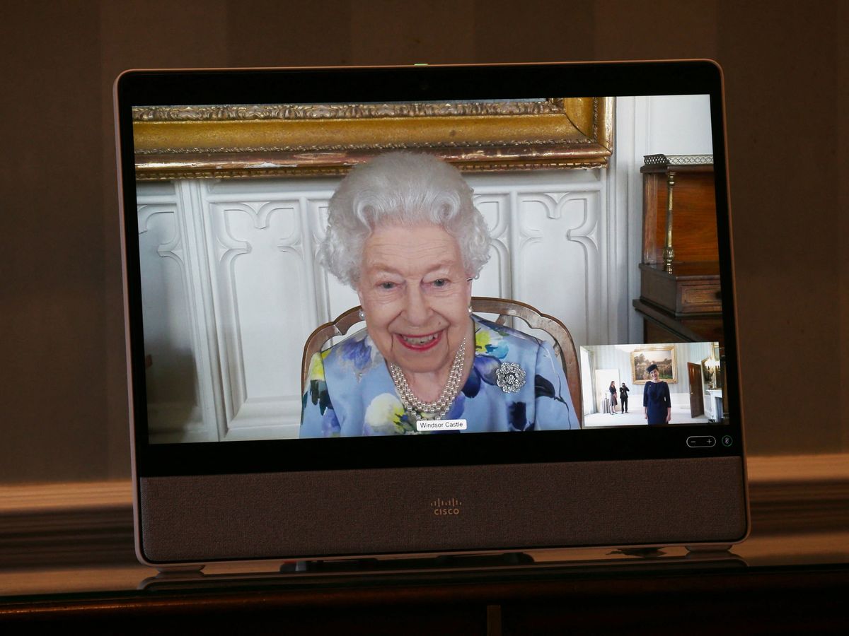 Queen Weer Aan Het Werk Na Uitvaart Prins Philip Blauw Bloed