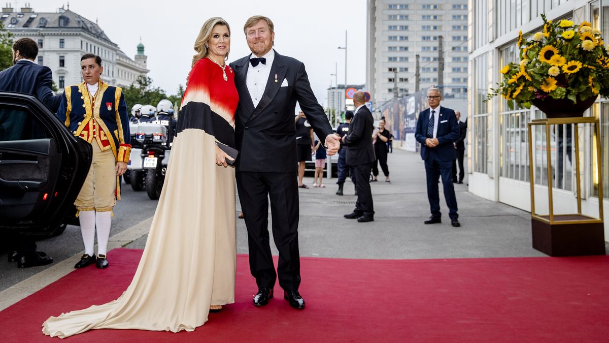 Queen Máxima shines in famous evening dress during competition