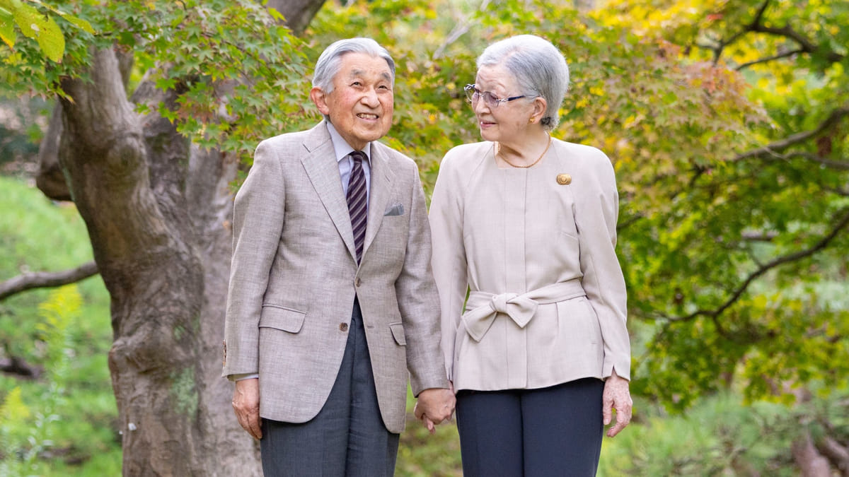 Japanse hof deelt schattige fotosessie met jarige Michiko Blauw Bloed