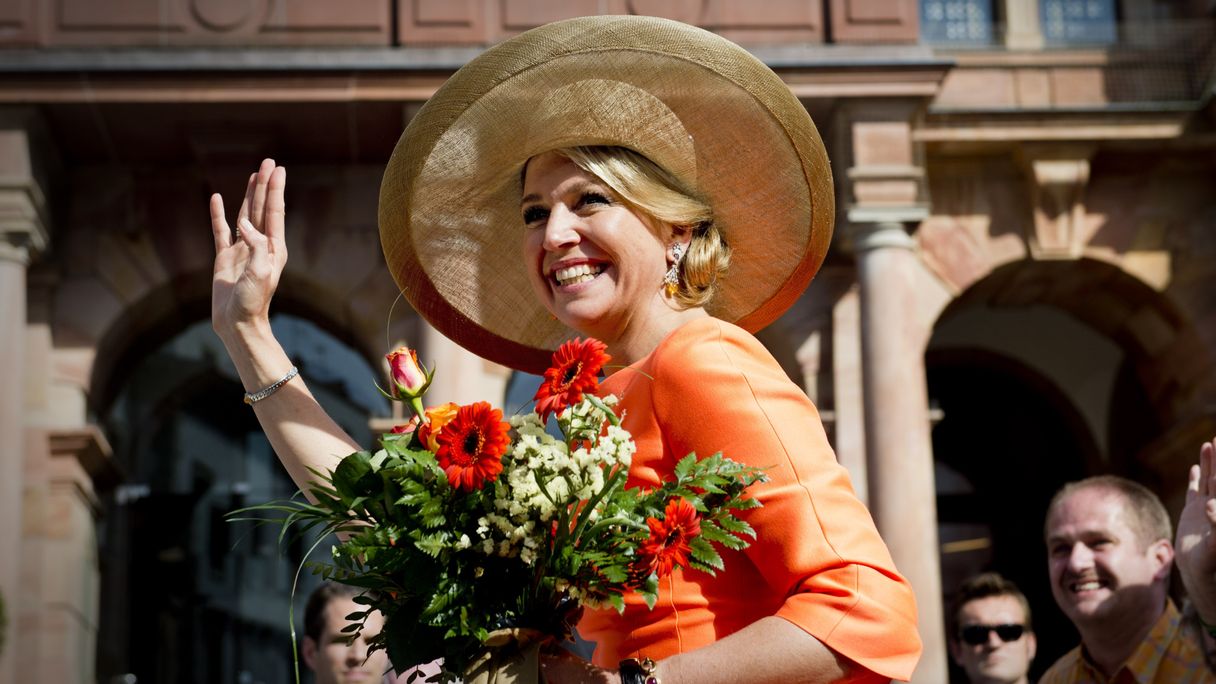 Lekker kijken: 15x de leukste oranje outfits van koningin Máxima