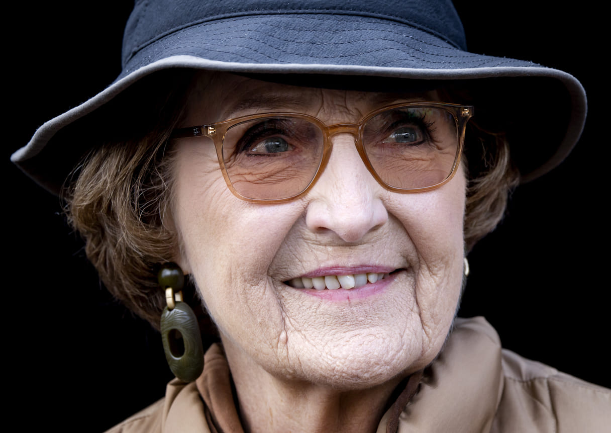 Prinses Margriet naar ziekenhuis na val op het ijs