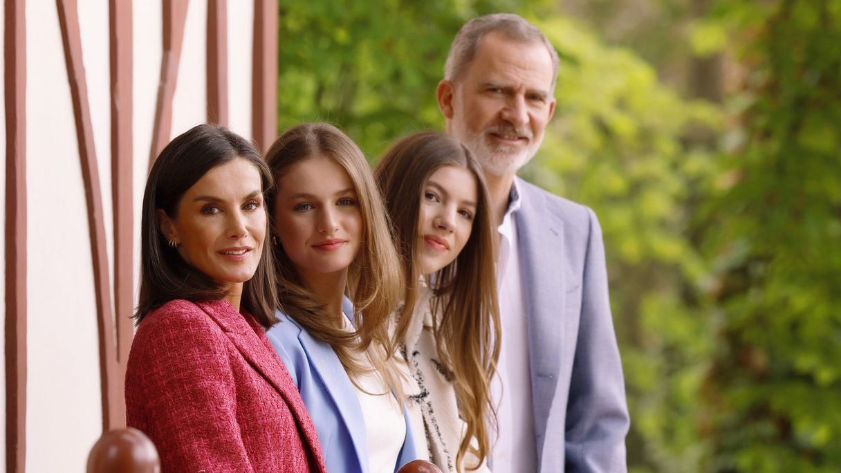Leuk! Spaanse hof trakteert op nieuwe foto's van koning Felipe en zijn gezin