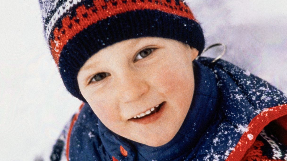 Koninklijke jeugdfoto: zie jij wie deze jonge wintersporter is?