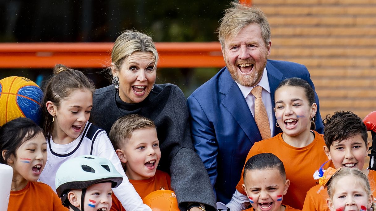 Koning Willem-Alexander en koningin Máxima geven startsein van de Koningsspelen