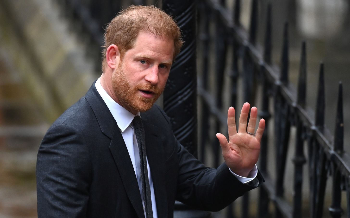 Prins Harry beschuldigt Britse koninklijke familie