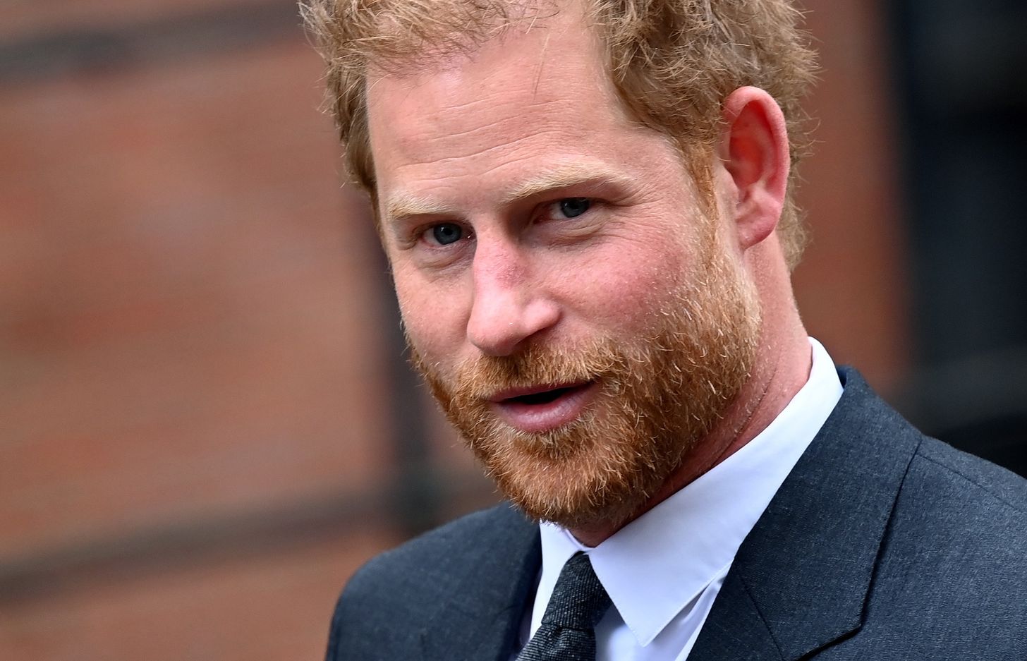 Prins Harry bezoekt zijn vader in Londen na kankerdiagnose