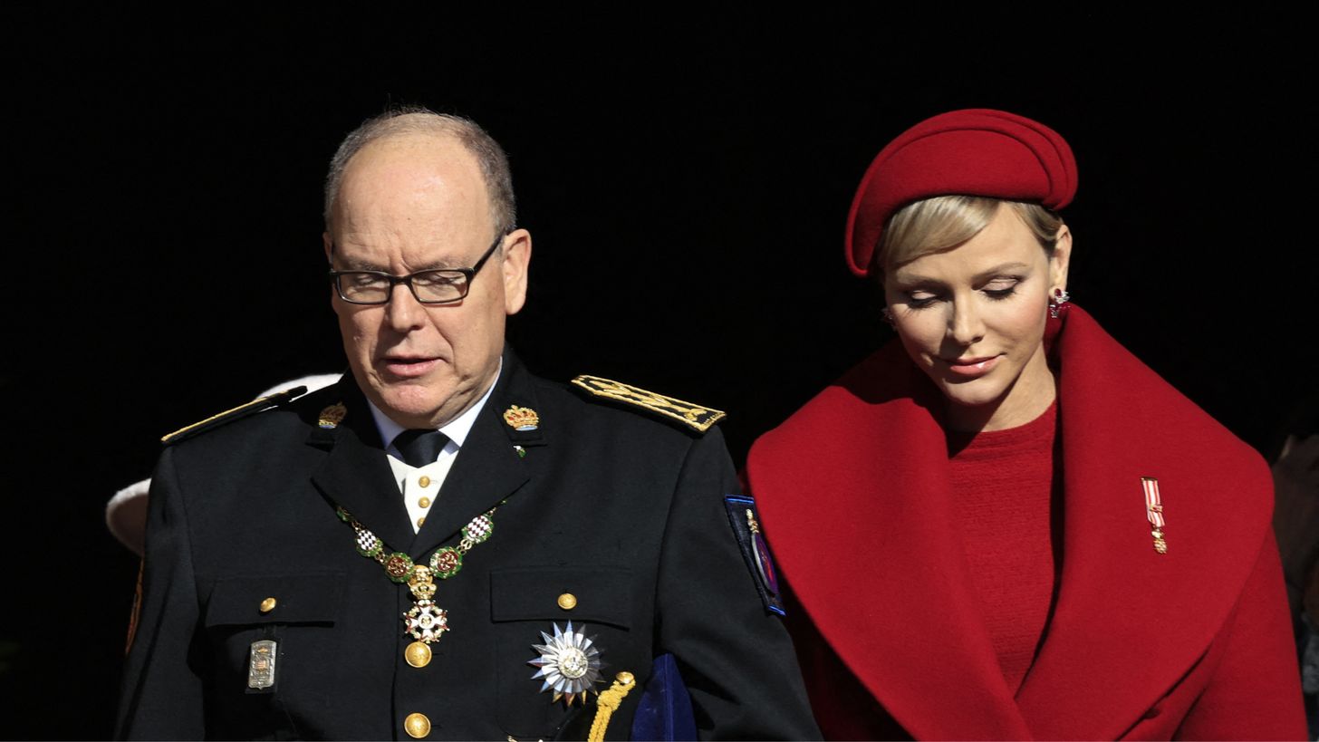 Beelden uit Monaco: prins Albert en prinses Charlène zijn met hun kinderen op stap