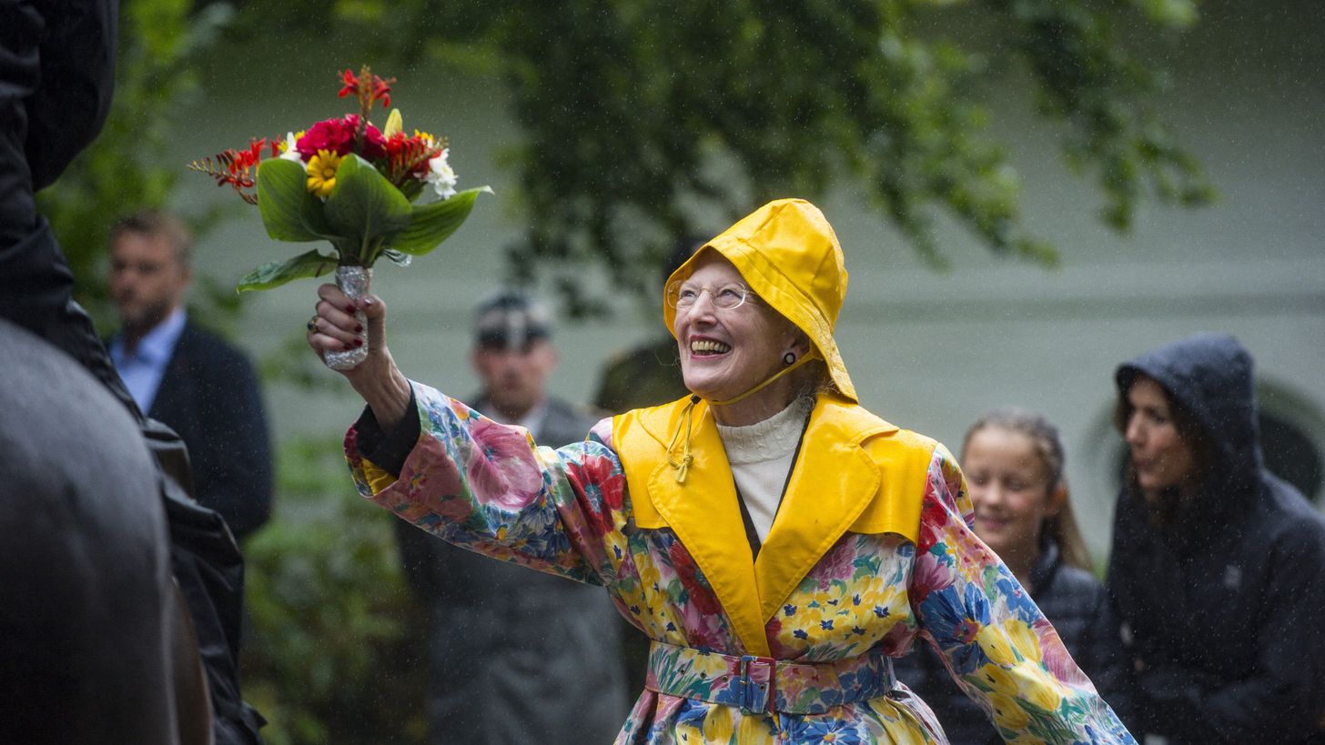 Vandaag is het officieel herfst: 9x kiekjes van royals in de regen