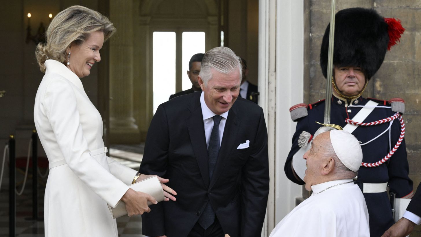 Koning Filip en koningin Mathilde krijgen paus Franciscus op bezoek