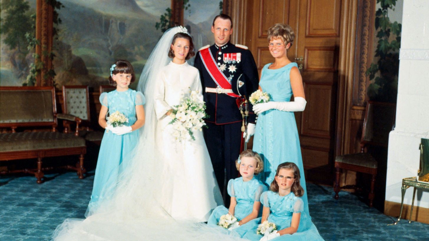 Lieve terugblik: koning Harald en koningin Sonja 55 jaar getrouwd