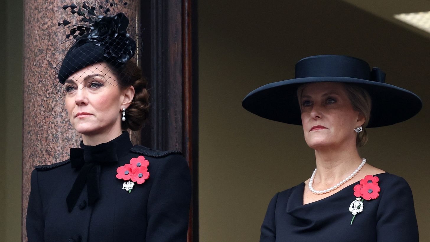 Britse royals herdenken oorlogsslachtoffers op Remembrance Day