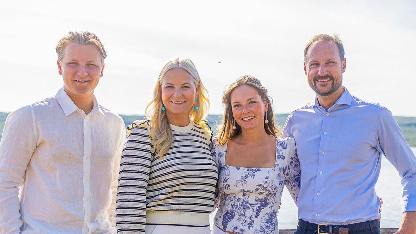 Noorse koninklijke familie wenst iedereen een fijne zomer toe!