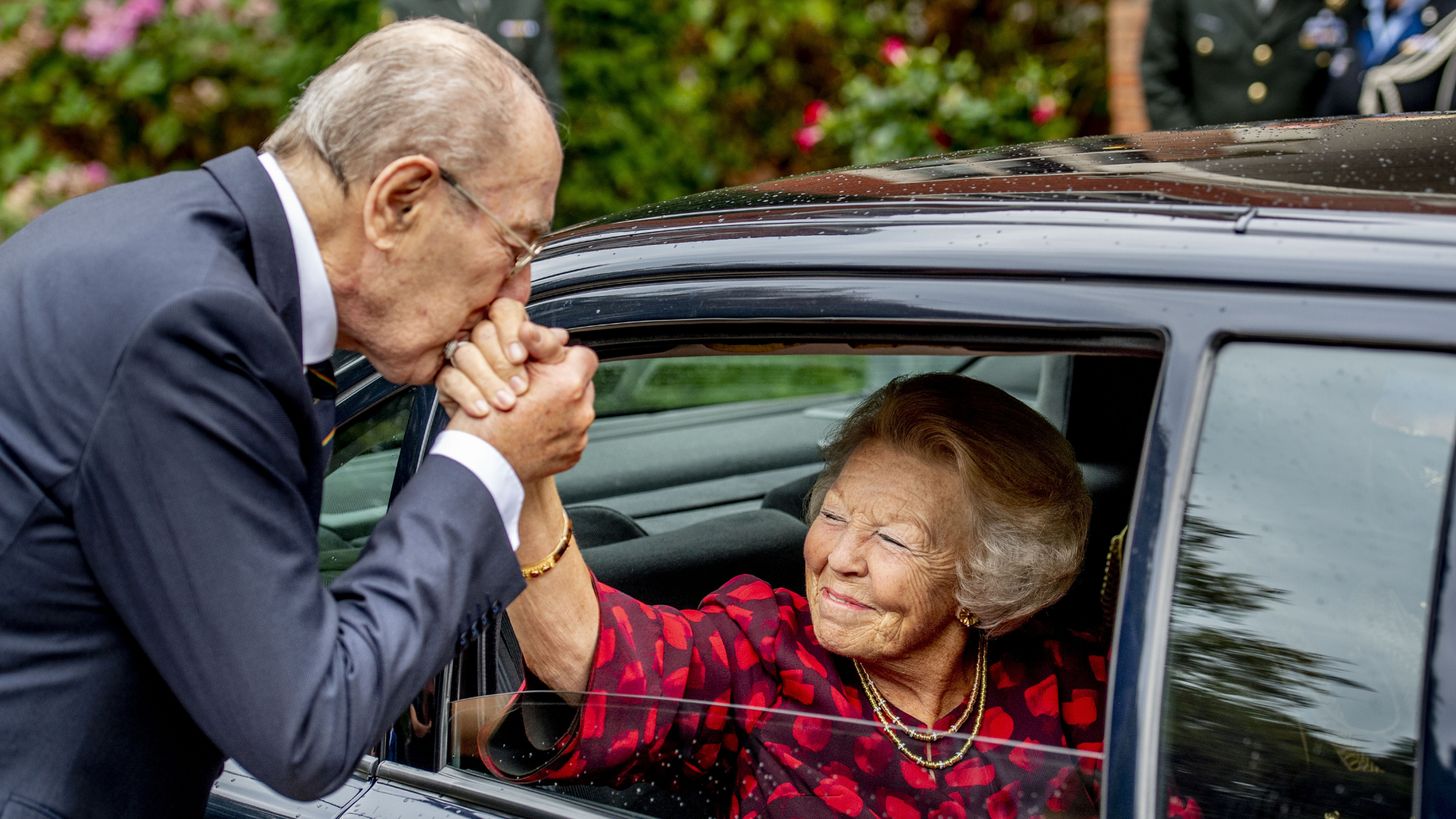 Koningspaar en prinses Beatrix zijn Rudi Hemmes "intens dankbaar"