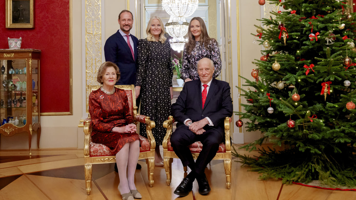 Van zalig kerstfeest tot feliz navidad: dit zijn de kerstkaarten van de royals