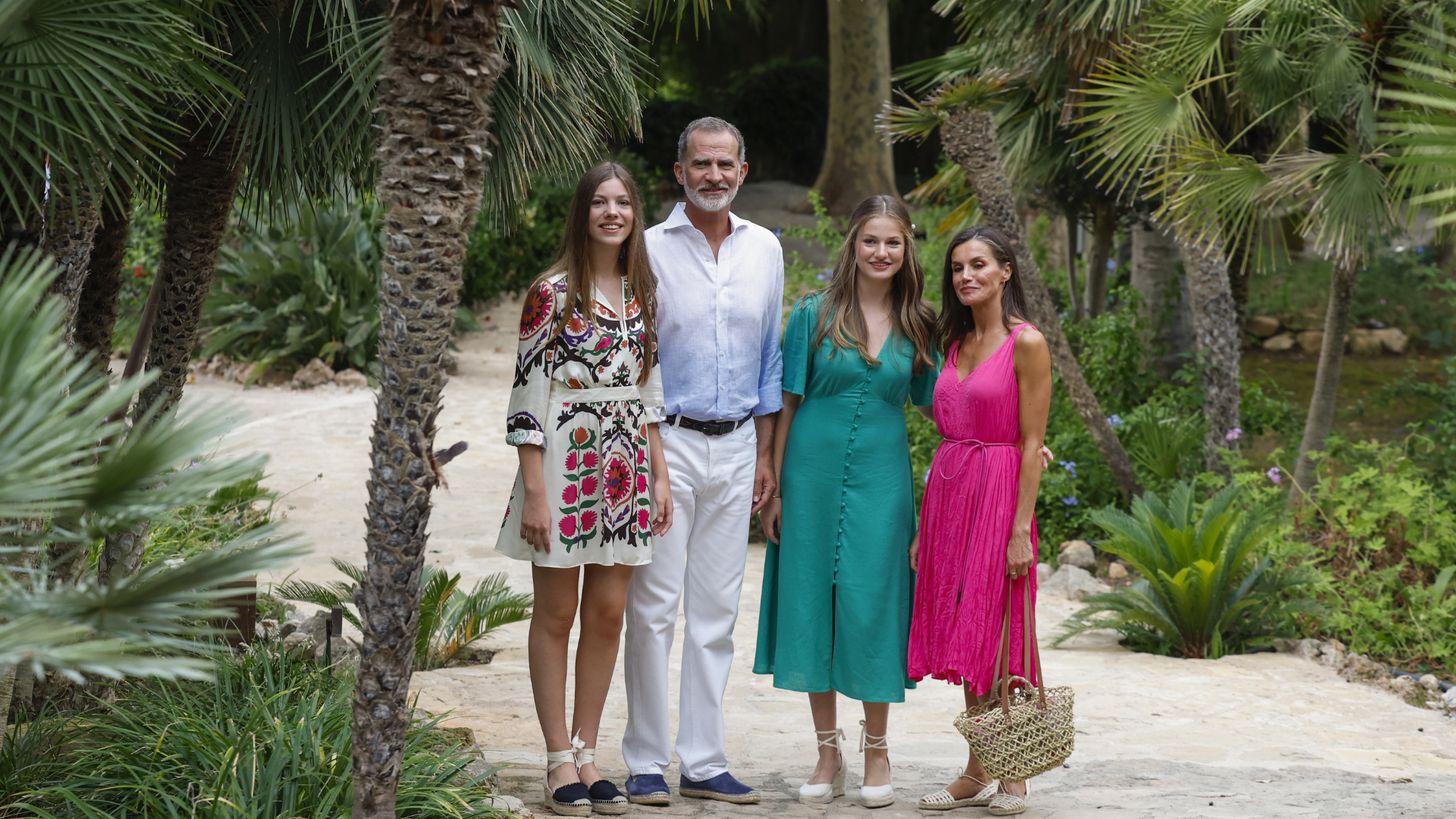 Zien: Spaanse royals poseren tijdens fotomoment op Mallorca
