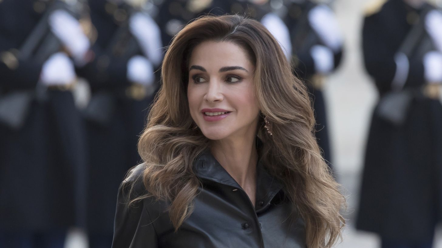 De Jordaanse koningin Rania shopt bij de mannenafdeling