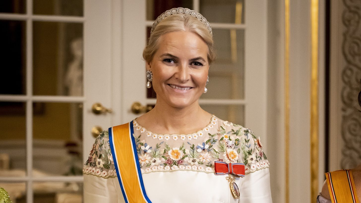 Opmerkelijk: kroonprinses Mette-Marit ontbreekt op Noorse kerstkaart