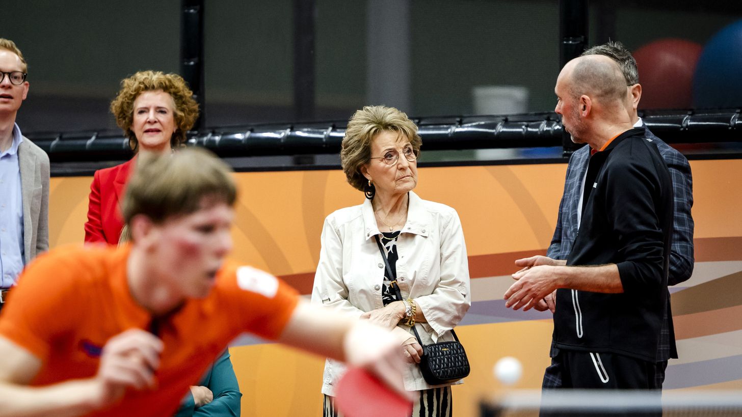 Mooie beelden: prinses Margriet bezoekt Nederlands paralympisch team